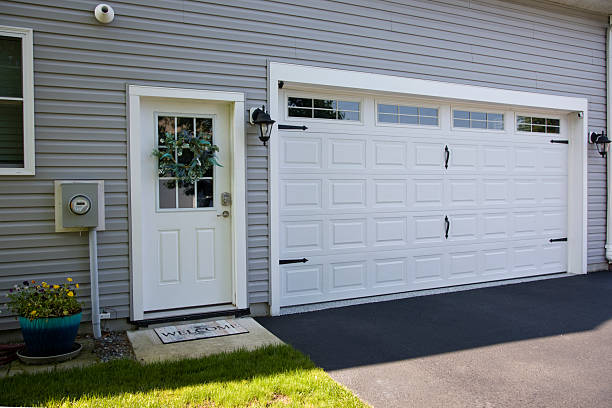 24/7 Emergency Garage Door Panel Replacement experts in Hallsville, TX